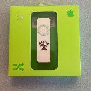 Apple White iPod Shuffle with Malibu Design